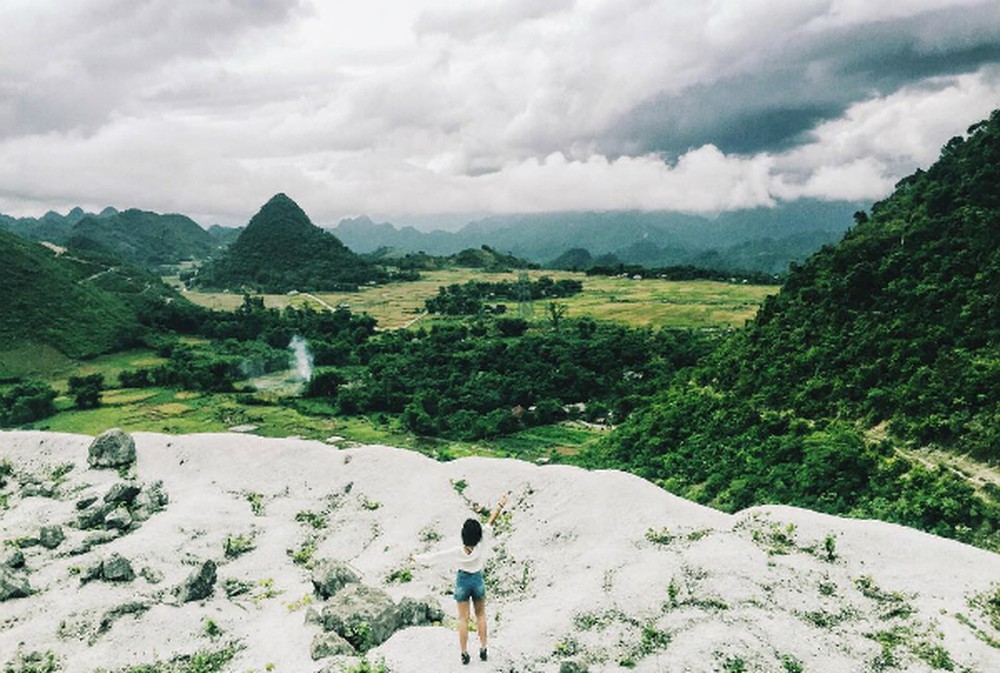 Đi tour Mai Châu đến đèo Thung Khe sẽ cho bạn góc nhìn tuyệt vời như thế này. 