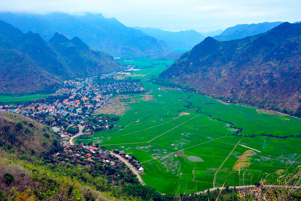 Ngỡ ngàng trước vẻ đẹp kỳ vĩ của thung lũng Mai Châu. tour mai chau, tour mai châu. 